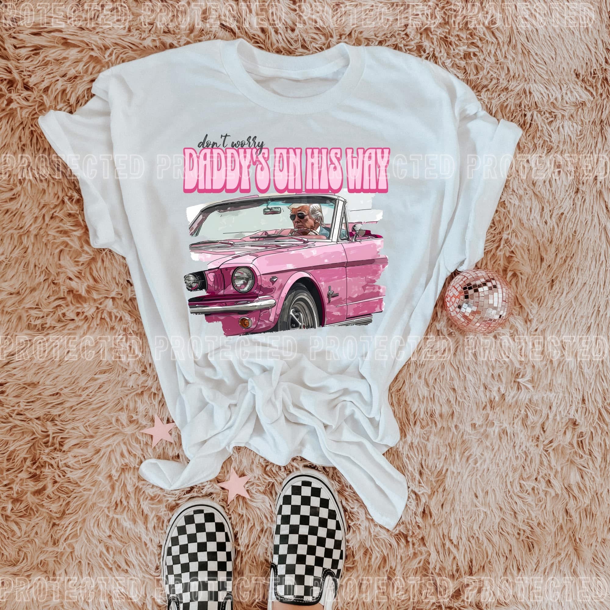 Trump on his way tee